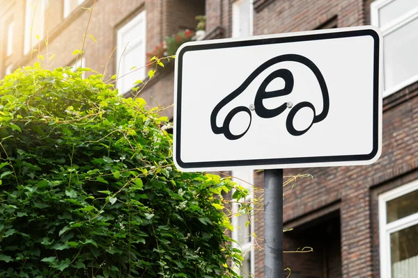 Sign with electric car symbol — Stock Photo, Image