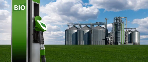 Biotreibstofftankstelle Auf Dem Hintergrund Von Silos Biokraftstoffkonzept — Stockfoto