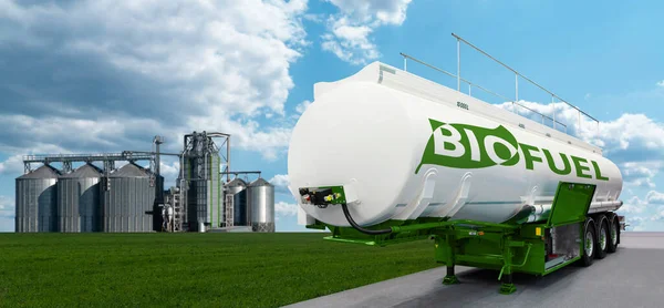 Δεξαμενή Την Επιγραφή Biofuel Στο Φόντο Των Σιλό Έννοια Βιοκαυσίμου — Φωτογραφία Αρχείου