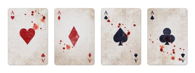 Poker kartı asları eski model arka planda, kana bulanmış, beyaz arka planda izole edilmiş.