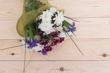 Bahar buket çiçek ile krizantem