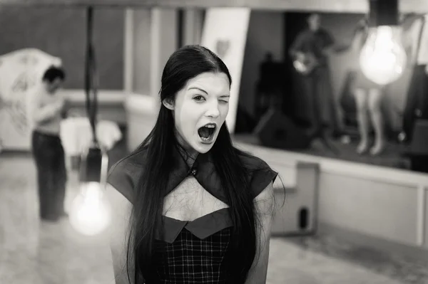 Woman mime with playing in electric light bulbs — Stock Photo, Image