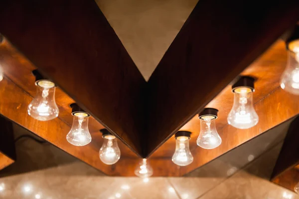 Lampe électrique vintage décor avec planches en bois — Photo