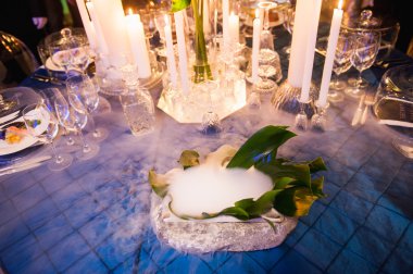 Düğün ya da sıvı buz ile olay için tablo ayarı