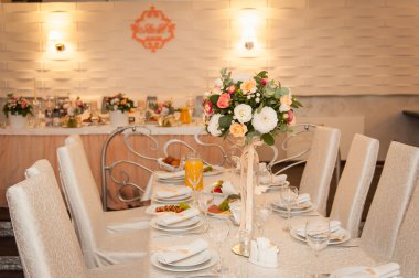 Düğün ya da başka bir yemek organizasyonu için masa hazır. 