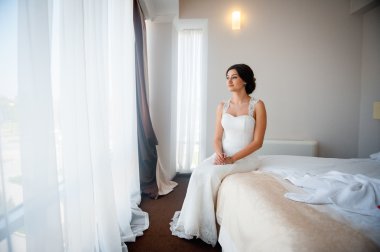 Evde poz güzel mutlu gelin