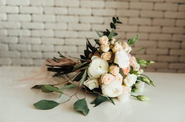 masada güzel modern düğün buketi