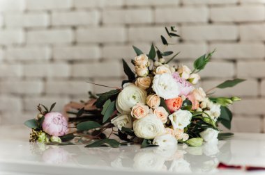 masada güzel modern düğün buketi