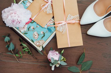 diğer ayrıntıları ile gelin jartiyer