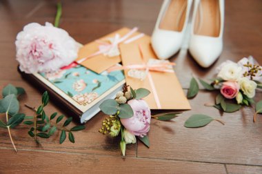 diğer ayrıntıları ile gelin jartiyer