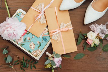 diğer ayrıntıları ile gelin jartiyer