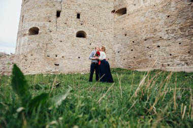açık havada eğlence gülümseyen mutlu çift