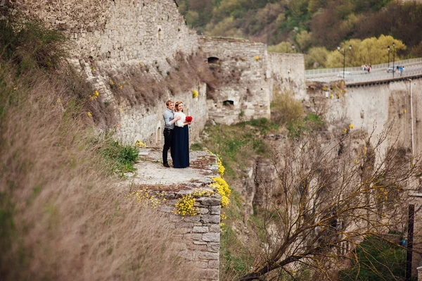 açık havada eğlence gülümseyen mutlu çift