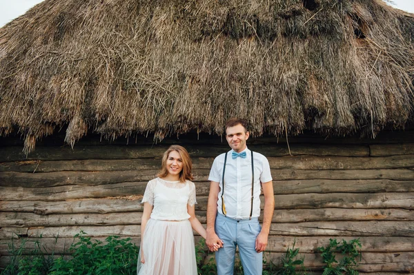 Happy Bride and groom walking on the green grass — Stock Photo, Image