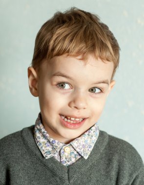 Ve o kadar mutlu küçük adam şaşırır.