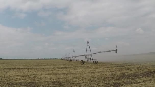 Tarım Merkezi pivot sulama otomatik — Stok video