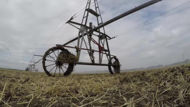 農業センター ピボット灌漑を自動化 — ストック動画