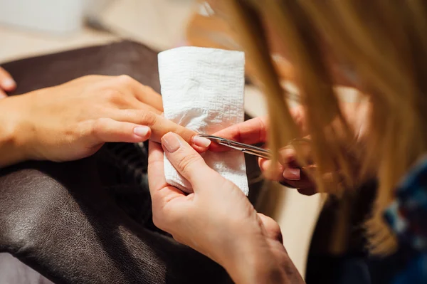 Woman in salon receiving manicure — Stock Photo, Image