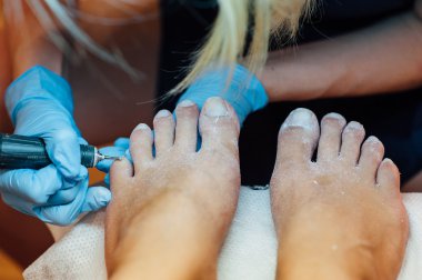 Master pedikür çivi ve cuticles closeup .