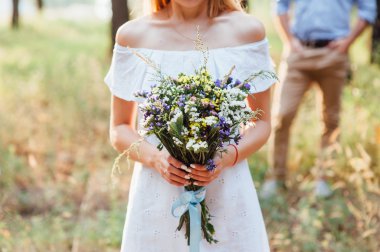 Güzel bir buket yabani çiçek.