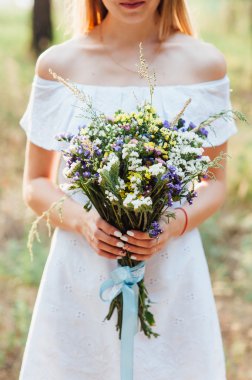 Güzel bir buket yabani çiçek.