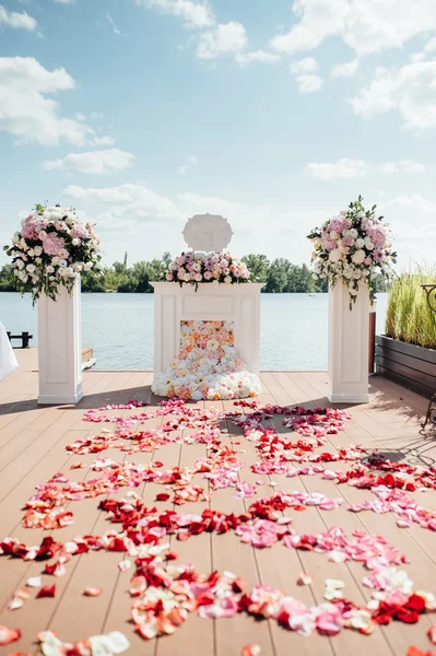 Details voor mooie huwelijksceremonie in het park — Stockfoto