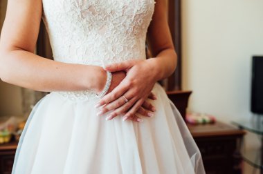 Güzel gelinin el ihale