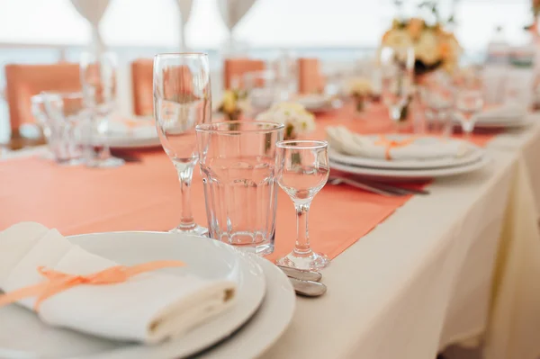 Conjunto de mesa para boda u otro evento abastecido — Foto de Stock