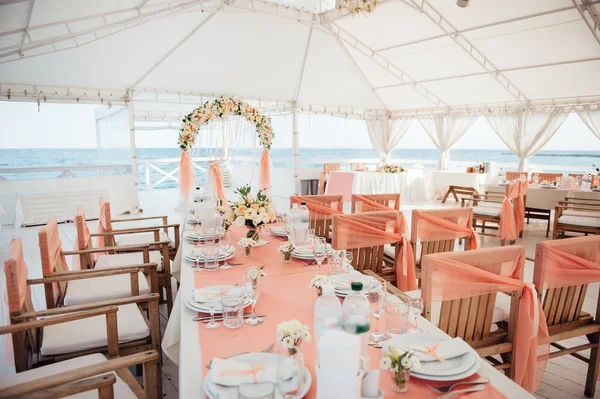 Düğün töreni dekorasyon denizde