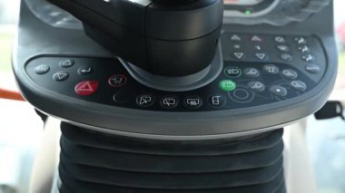 Profesyonel traktör kontrol paneli iç görünüm