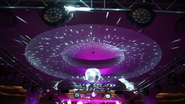 Disco Ball, view from below, from the disco ball beams, stage light, mirror ball — Stock Video