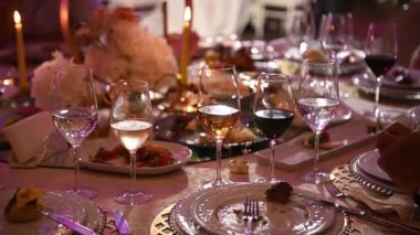 Düğün Ziyafet masalarında. Düğün süslemeleri