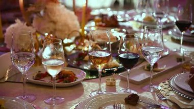 Düğün Ziyafet masalarında. Düğün süslemeleri