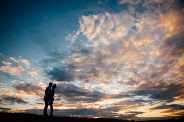 Kaç sevgilisi tatil mutlu siluet gökyüzü günbatımı