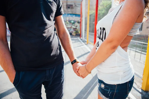 Casal jovem se divertir durante a data — Fotografia de Stock