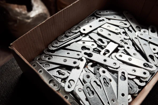 Metal tutucu dolap, raf çinko kaplama
