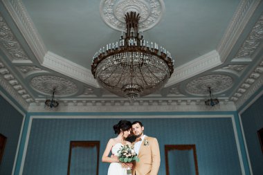 Mutlu gelin ve damat otelinin iç. düğün günü