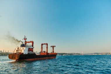 Kargo gemisiyle İstanbul Deniz, Istanbul. Yaz