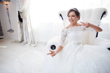 gülümseyen güzel gelin portresi.