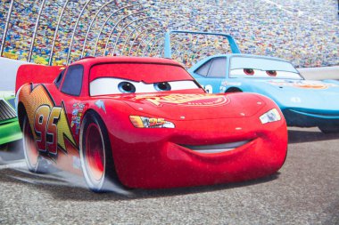 Sterlitamak, Rusya - 07. 02. 2016: Disney Pixar arabalar yarış Haritayı karikatür kahramanı, Walt filmlerdeki karakterler.