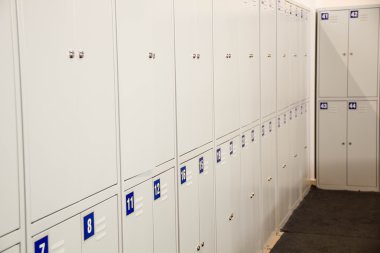 Öğrenci spor salonu dolap okul kampüs koridor depolama dolap üniversiteler. Oda. dolaplarında bir yönü ya da Müze İstasyonu. İç modern odalarda olduğunu