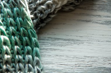  örme eşarp doku ahşap masa arka plan üzerinde