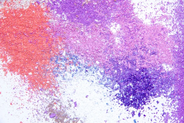 Sombra de ojos Polvo cosmético dispersa espacio de copia. varios conjunto aislado sobre fondo blanco. El concepto de la industria de la moda y la belleza. Resumen, lugar para el texto, la textura mineral maquillaje — Foto de Stock