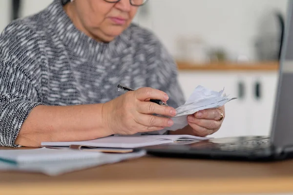 Old people, tax return and home banking. Worried senior lady paying federal taxes, doing family budget. Elderly hispanic person and stress. Concept of money, finance, financial problems — Stock Photo, Image