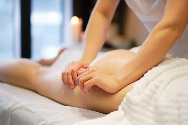 Masseur makes anticellulite massage young woman in the spa salon. Body care concept. Special anticellulite treatment. — Stock Photo, Image