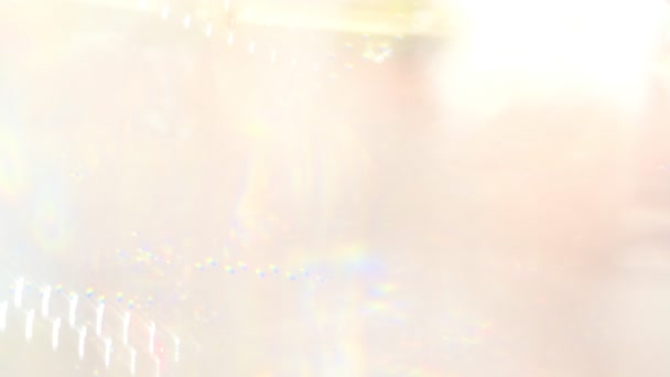 Abstraktní magické pastelové barevné pozadí. křišťálové odrazy světla. Prism like reflection or refraction abstract background. pohled zblízka. Zpomalené video. — Stock video
