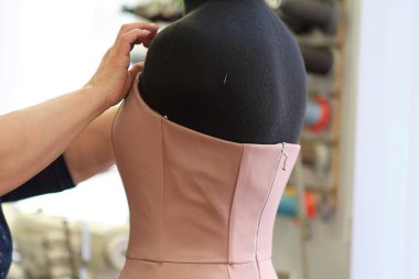 Terzi atölyesi özel dikim elbiseler, özel dikim ve onarım, özel iş, yaratıcı meslek kavramı