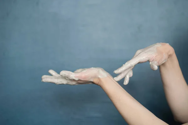 Female hands clotted mud clay play cheerfully and show hands. Hands dirty — Stock Photo, Image