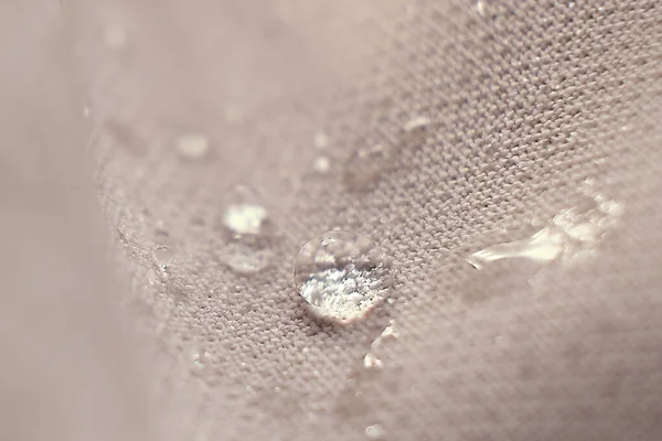 Koraliki wodne na tkaninie. Wodoodporne tło powłoki z kroplami wody. miękkie skupienie, rozmycie — Zdjęcie stockowe