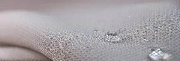 Beading de água em tecido. Fundo de revestimento impermeável com gotas de água. foco suave, borrão — Fotografia de Stock